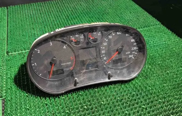 Audi A3 S3 8L Speedometer (instrument cluster) 8L0920900E