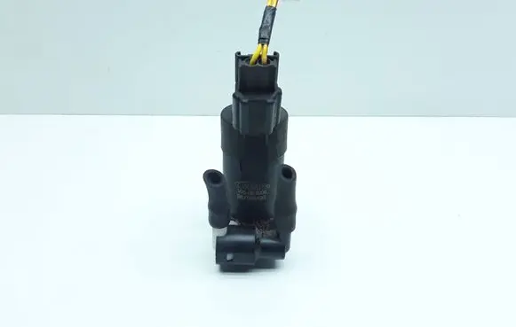 Volvo XC90 Windscreen/windshield washer pump 987068405