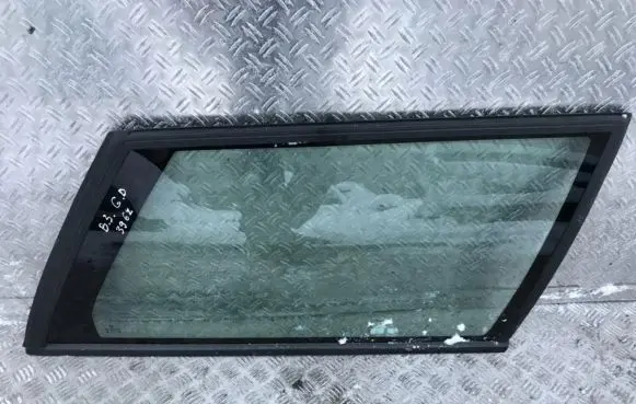 Volkswagen PASSAT B3 Rear side window