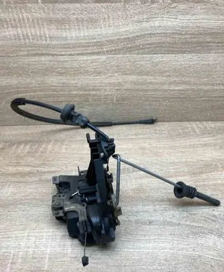 Volkswagen PASSAT B5 Front door lock VWDOORLOCK