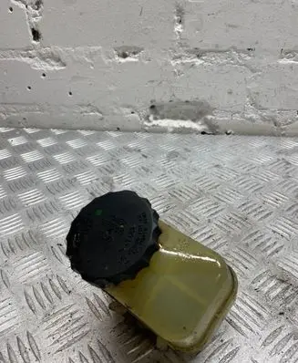 Toyota Avensis Verso Power steering fluid tank/reservoir