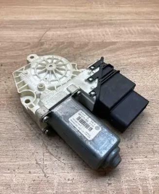 Volkswagen PASSAT B6 Rear door window regulator motor 1K0959703P 973624106