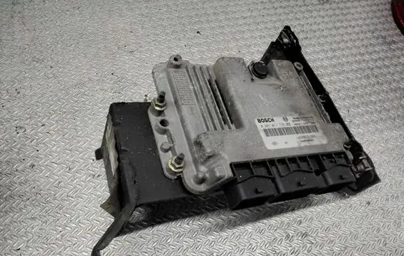 Renault Megane II Engine control unit/module 0281011776 8200391966
