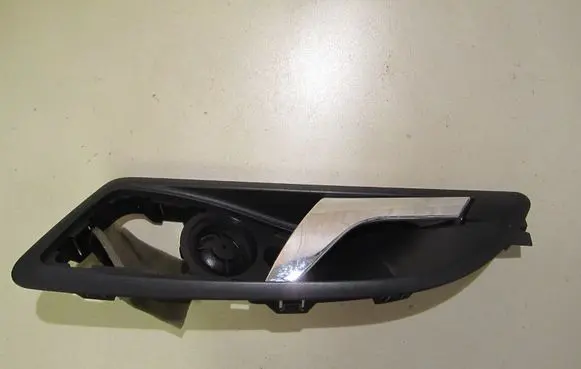 Skoda Octavia Mk2 (1Z) Front door interior handle 1Z0837247