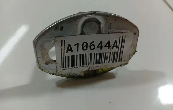 Volkswagen Polo IV 9N3 Front door lock loop/hook striker 3B0837033AC