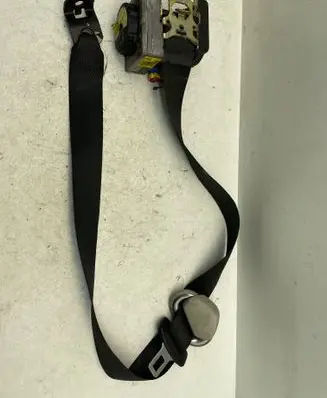 Volkswagen Golf IV Front seatbelt 040180