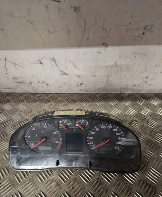 Volkswagen PASSAT B5 Speedometer (instrument cluster) 3b1919890a