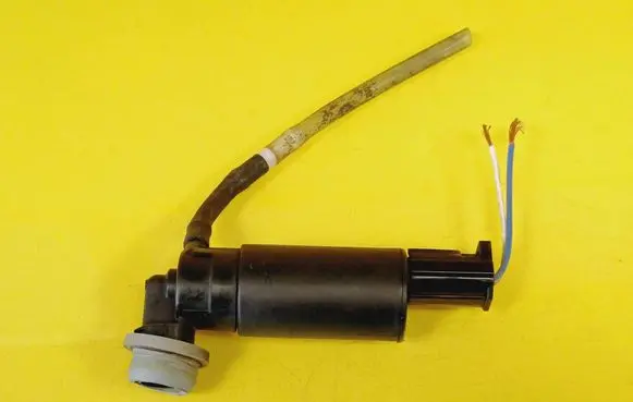 Toyota Corolla Verso E121 Windscreen/windshield washer pump