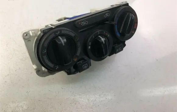 Nissan Note (E11) Climate control unit N107000L K2212