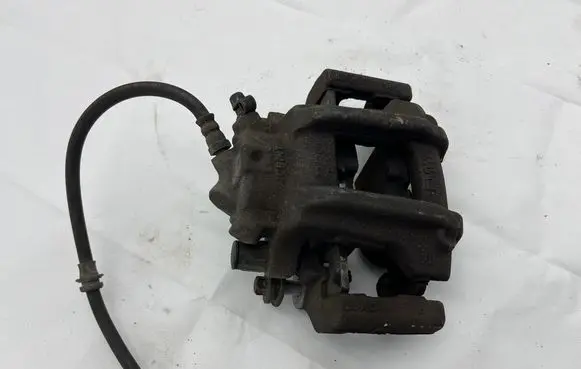 BMW 1 F40 Front brake caliper W09091
