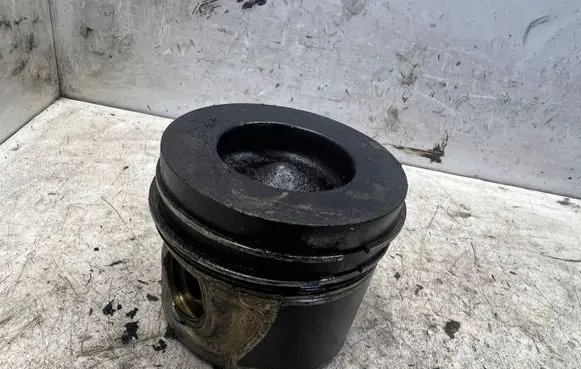 Piston