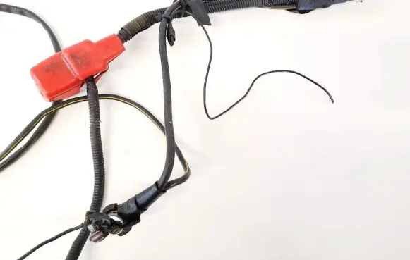 Mitsubishi Outlander Positive cable (battery)