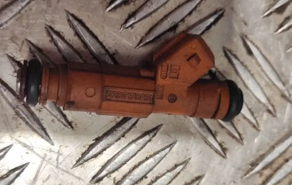Volvo XC70 Fuel injector 9186340