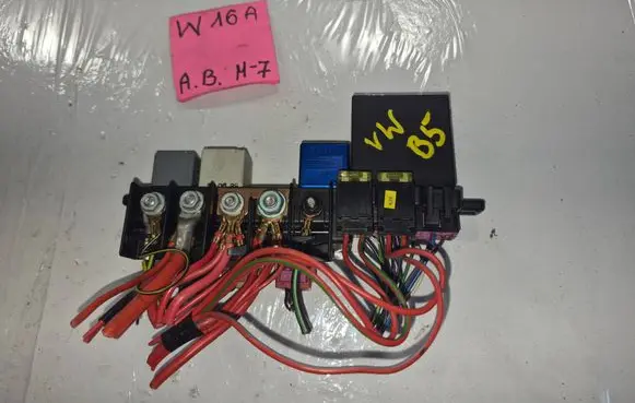 Volkswagen PASSAT B5 Other relay 72WA401 4B0955531A