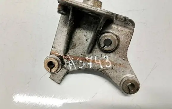 Renault Laguna I Engine mounting bracket 7700858118