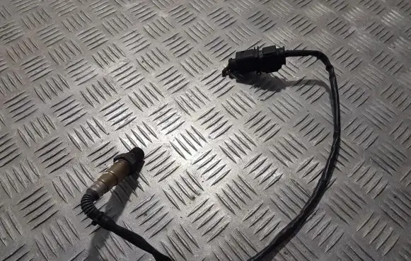 Volkswagen PASSAT CC Lambda probe sensor 03L906262