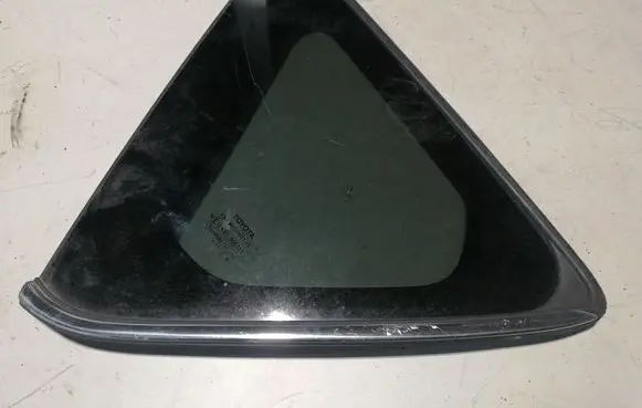 Toyota Auris E180 Rear side window