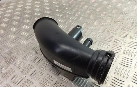 BMW X3 G01 Turbo air intake inlet pipe/hose 8663614