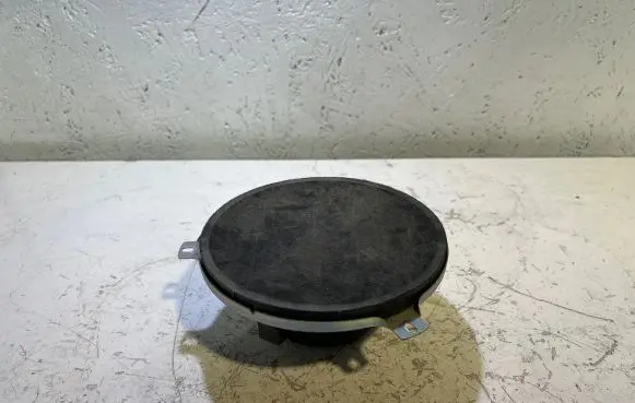 Dodge Challenger Rear door speaker 05064551AB 26777AA 5YD128