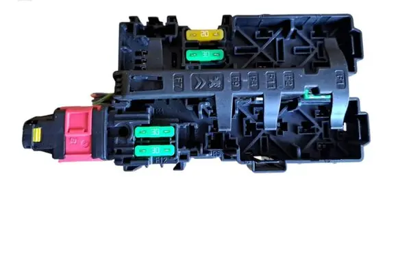 Peugeot 308 Fuse module 9806192580