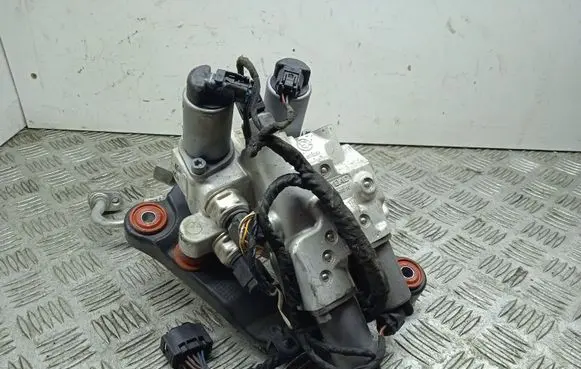 BMW 5 F10 F11 Air suspension compressor 6775258