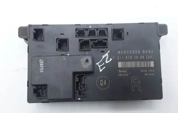 Mercedes-Benz E W211 Door control unit/module 2118701026 00401605 211870102608