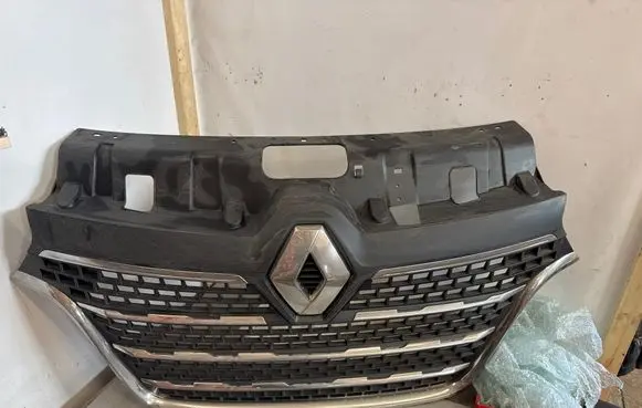 Renault Master III Front bumper upper radiator grill 623109004r