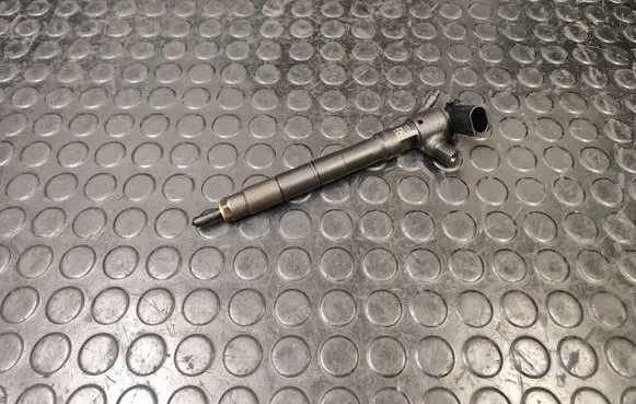 Skoda Octavia Mk3 (5E) Fuel injector 04l130277D