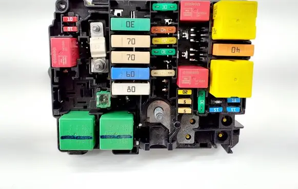 Citroen C4 Cactus Fuse module 9804848480 9816550780