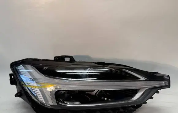Volvo XC60 Headlight/headlamp 32133549