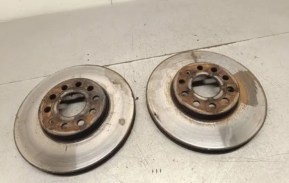Volkswagen Touran II Front brake disc