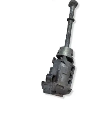 Opel Crossland X Front door lock (next to the handle) 