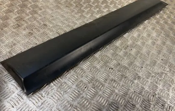 Nissan Qashqai Front door trim (molding) 80871JD