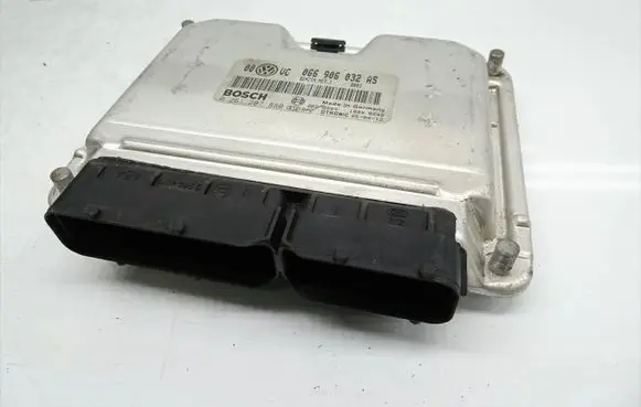Volkswagen PASSAT B5.5 Engine control unit/module 066906032AS 0261207880