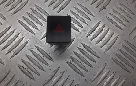 Nissan Micra Hazard light switch S31471