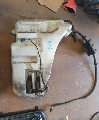 BMW 5 F10 F11 Windshield washer fluid reservoir/tank 