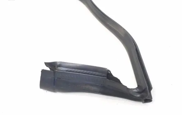 Mercedes-Benz CLS C218 X218 Engine compartment rubber A2186280098