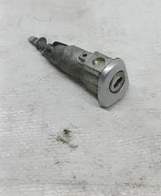 Skoda Yeti (5L) Front door lock (next to the handle) 5L0837167