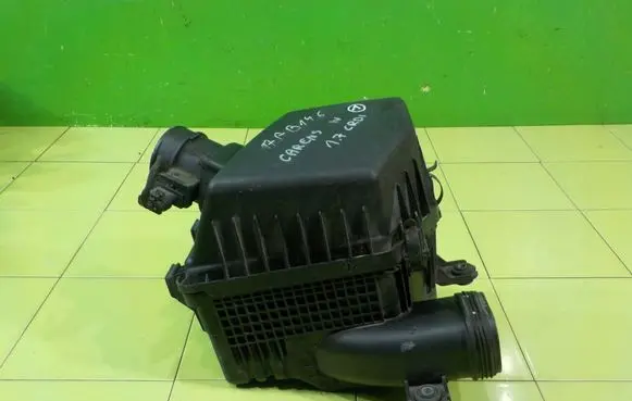 KIA Carens III Air filter box 28110A4200