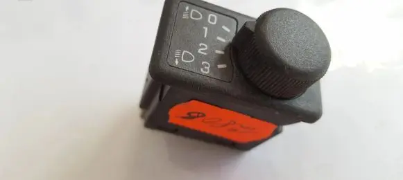 Nissan Primera Headlight level height control switch D23601