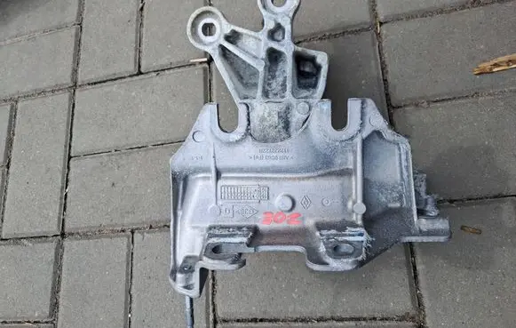 Renault Zoe Engine mount bracket 112223722R