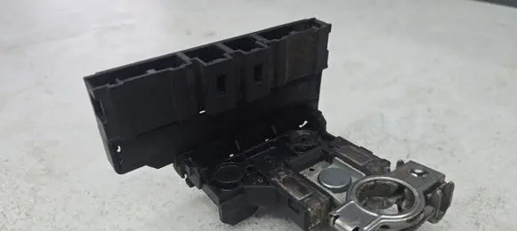 Dacia Sandero III Battery relay fuse 243806LA0A