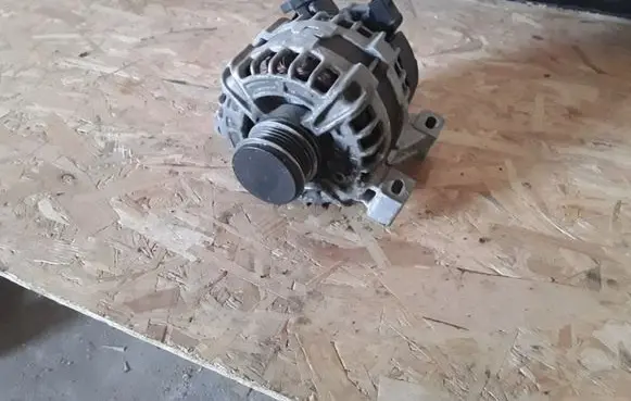 Volvo V40 Generator/alternator 31288879