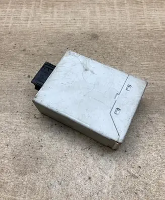 BMW 5 E39 Wing mirror control module 8376506