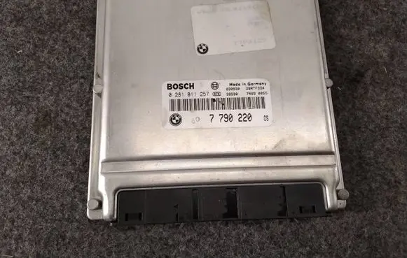 BMW X5 E53 Engine control unit/module 28RTF334 0281011257 7790220