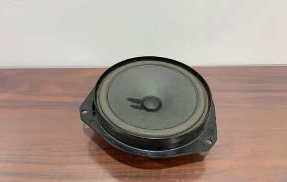 Alfa Romeo Stelvio Front door speaker