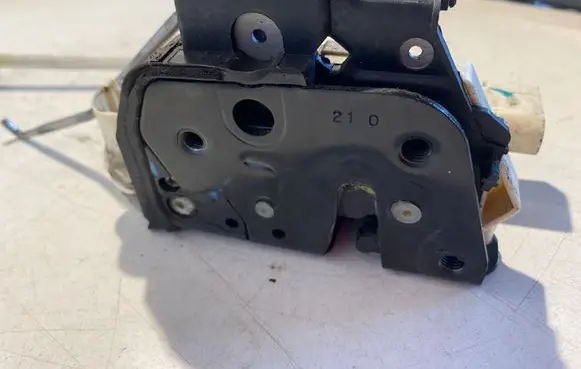 Audi A6 S6 C6 4F Front door lock 4F2837016B