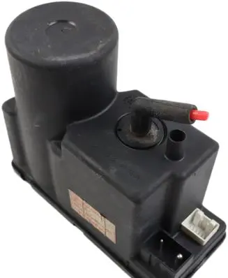 Audi A4 S4 B5 8D Central locking vacuum pump 4A0862257A