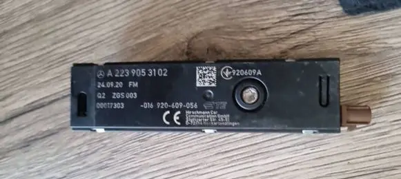 Mercedes-Benz S W223 Aerial antenna amplifier A2239053102 920609056 920609A