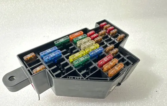 Volkswagen Golf V Fuse module 1K1941824